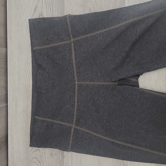 🛍Athleta Womens‎ S Grey Contrast Stitch Capri Leggins Active Stretch Workout - Picture 3 of 8